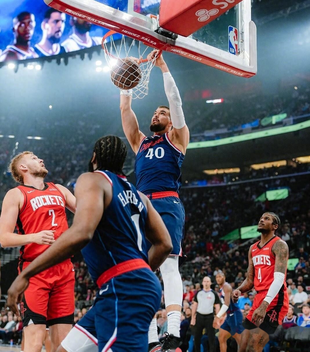 开云体育APP下载-快船碾压篮网，哈里斯三分雨点燃全场