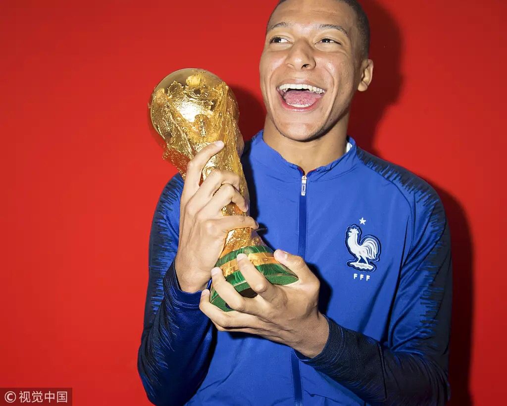 法国队逆转韩国队，黄鸭组合扛起全队