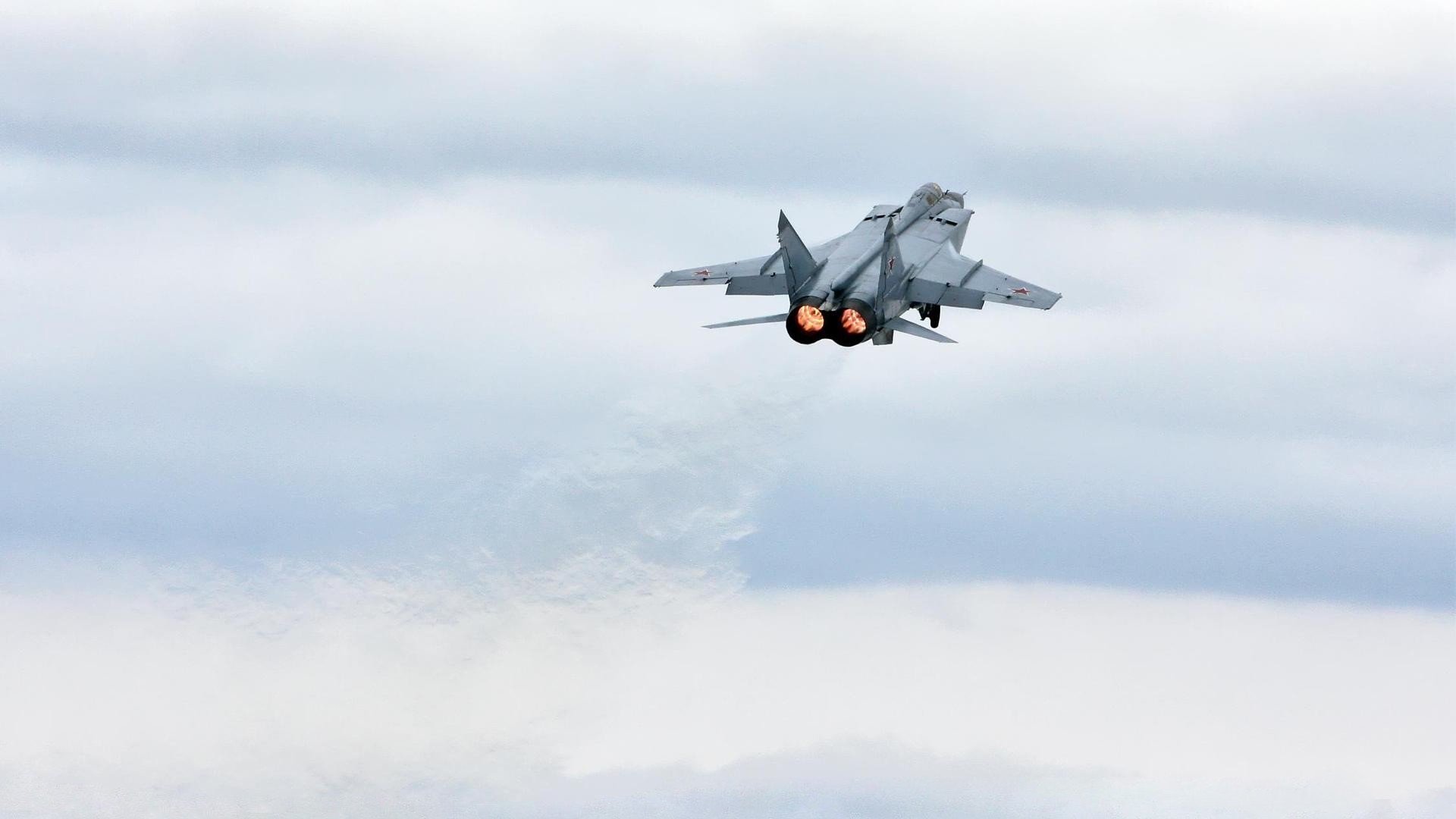 跨界巅峰战，浙江队硬撼76人，詹姆斯独扛大旗铸就传奇