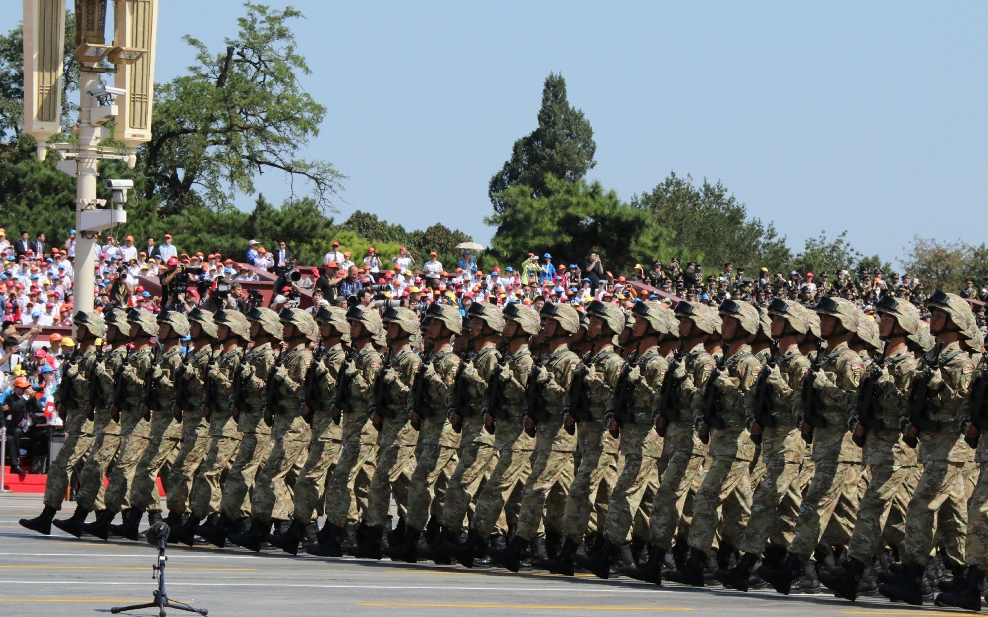 极速与意志，两个赛场上，同一种国家心跳